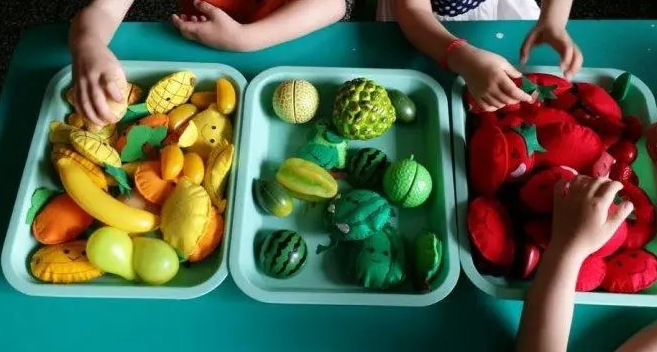 适合1-3岁儿童一起做的亲子游戏：分水果